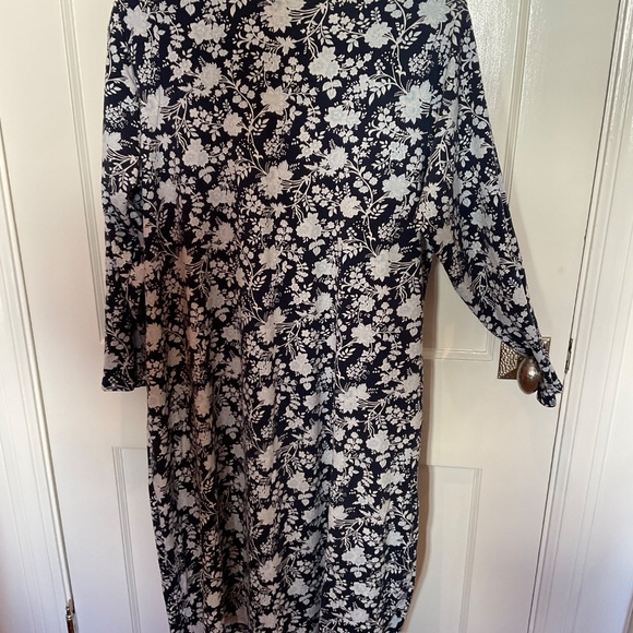 Blue and white floral Lands’ End PL long sleeve nightgown 100% cotton - Picture 5 of 5